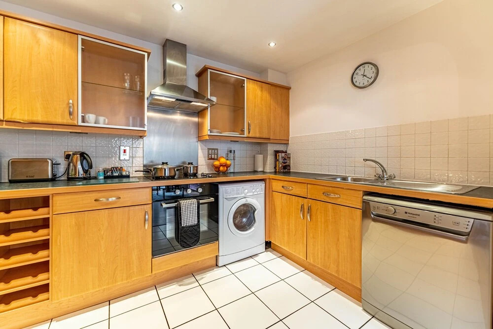 Celador Apartments - Riverside House Serviced Apartments