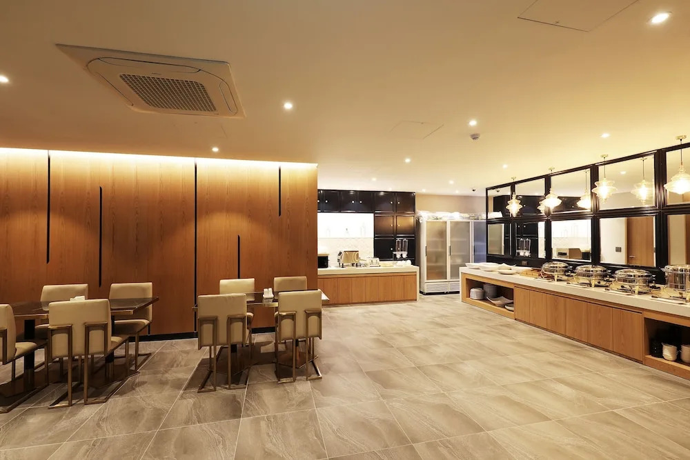 Hotel M