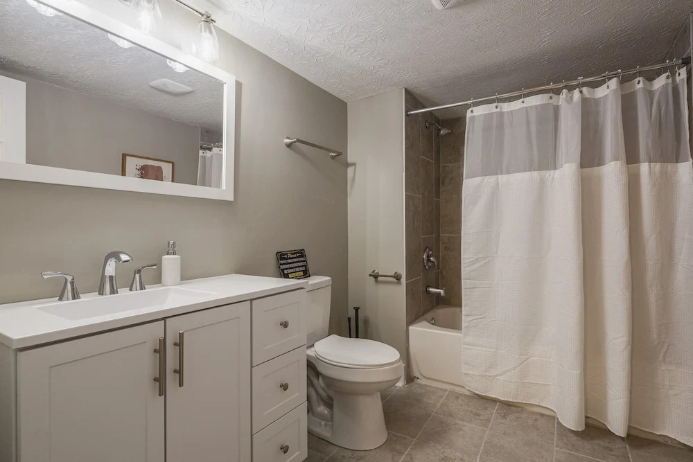 Newly renovated 4BR CozySuites
