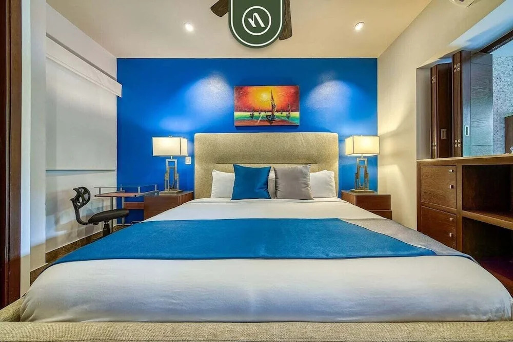 1 BR Condo - Amazing Sunsets From the Roof - Pool