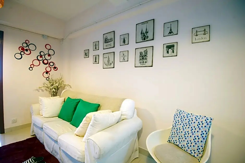 WC Downtown 3-bedroom Apartment MTR Downstairs 14C