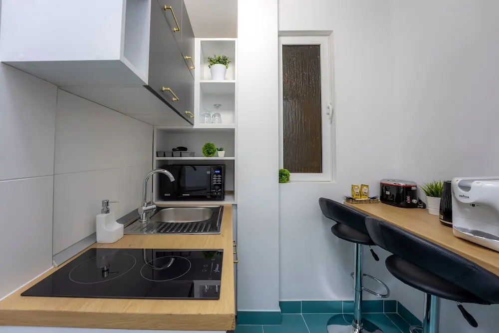 Metropole Apartments Studio City