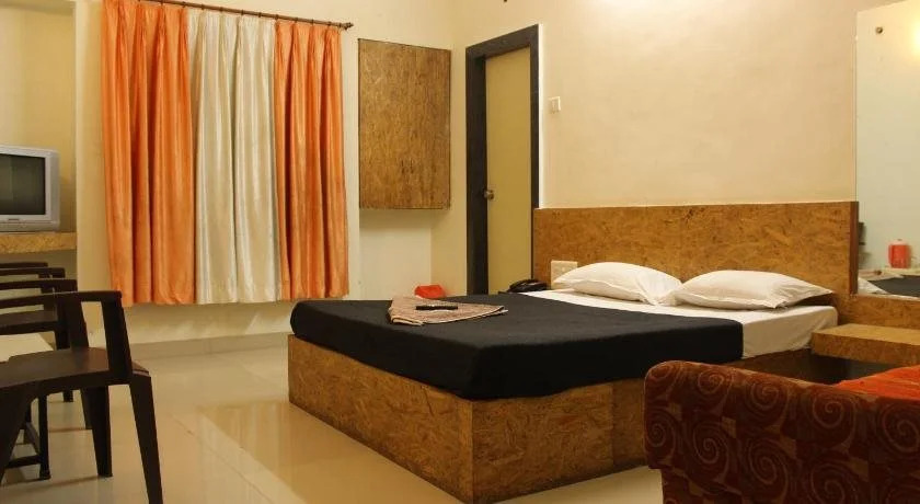 Hotel Laxmibai Palace- Only 300 meter from Sai Baba Temple