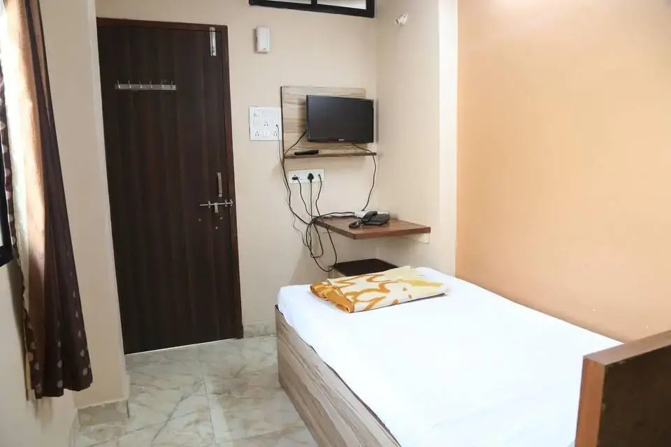 Hotel Jaisons by OYO Rooms