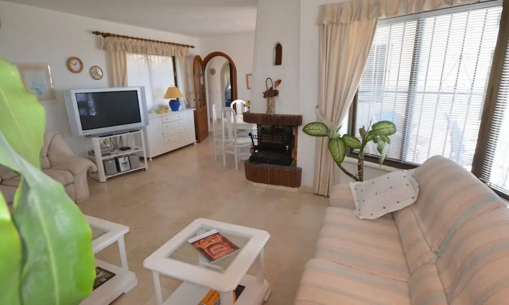 Beautiful 4-Bed det villa private pool sea views