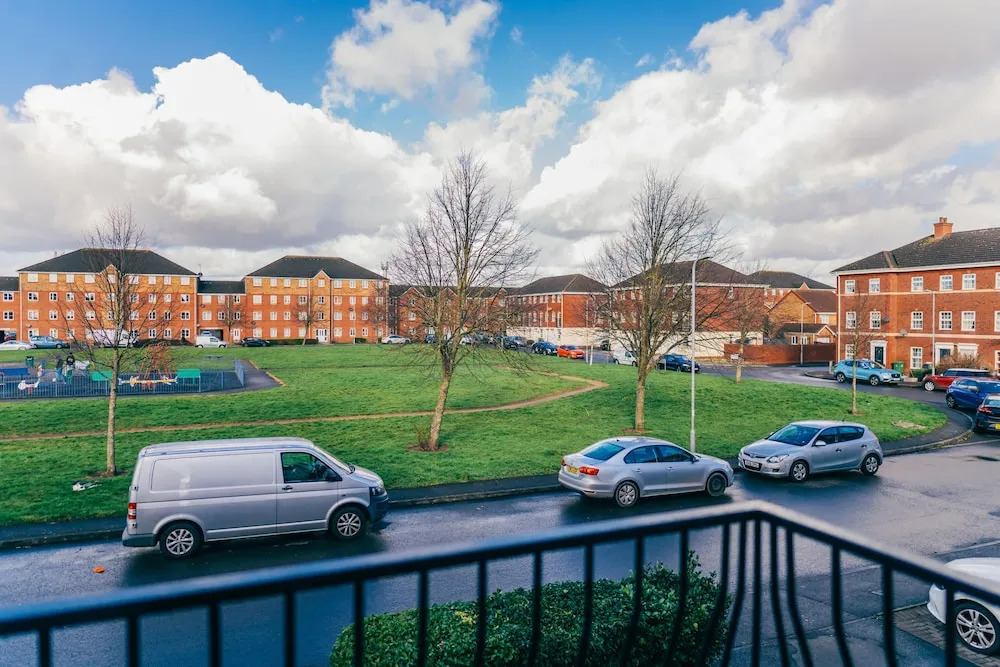 Remarkable 4-bed House in Cardiff