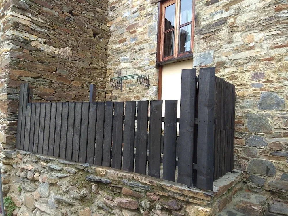 House With 2 Bedrooms in Santa Cruz de los Cuérragos, With Wonderful M
