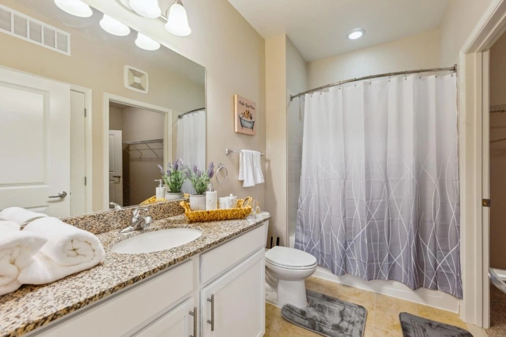 Stylish 1 BR Apartment w Movie Theater