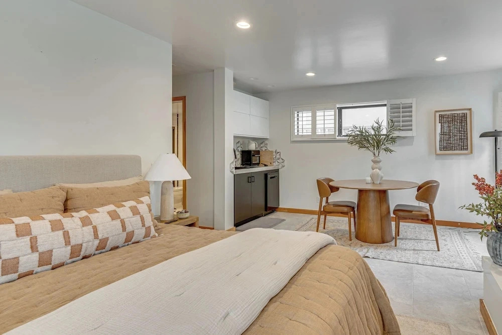Walk to Venice Beach & More! Serene Apt w/ Patio