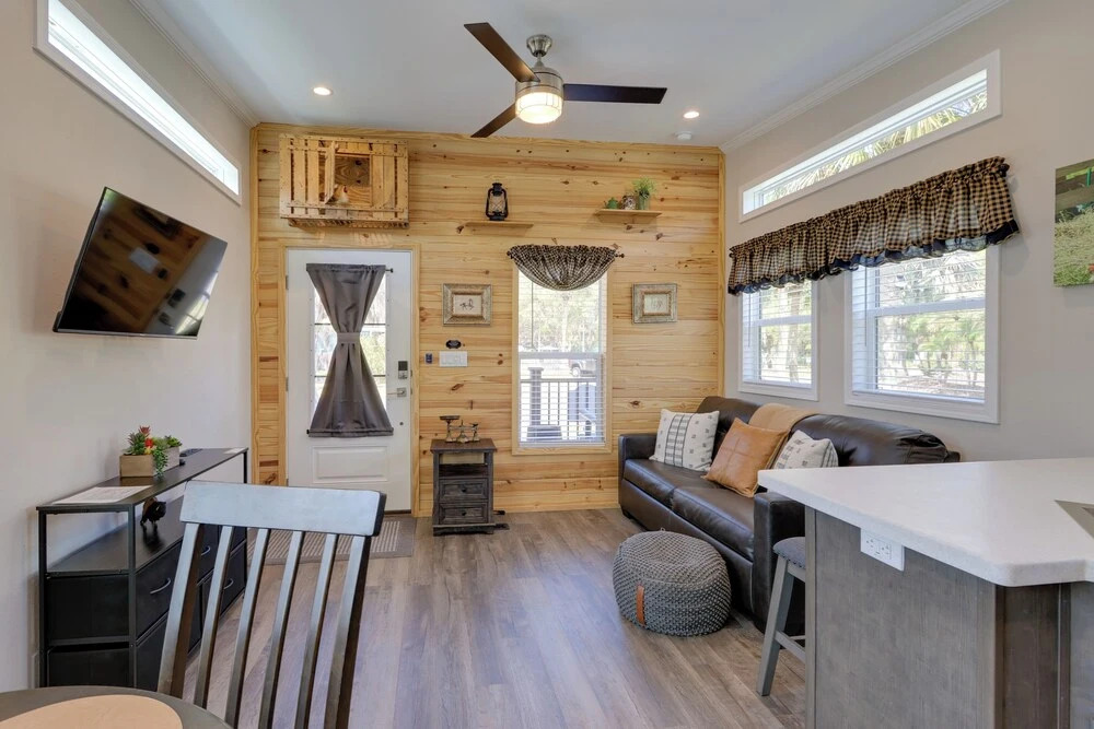 0.5 Mi to Rodeo & Events! River Ranch Tiny Home