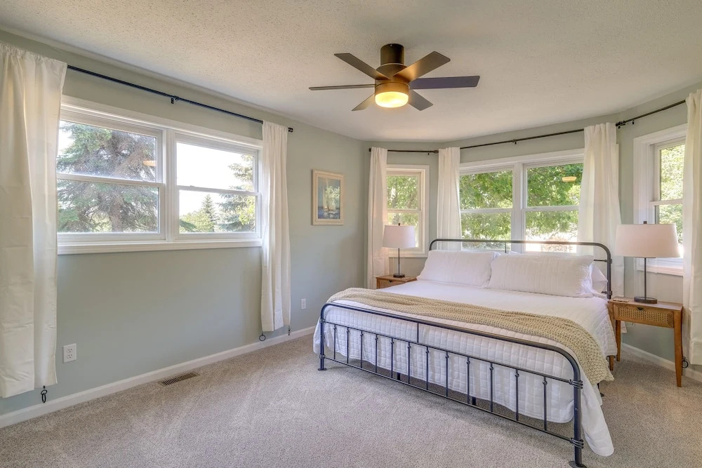 Beautiful Bellaire Home w/ Amenities, 4 Mi to Lake