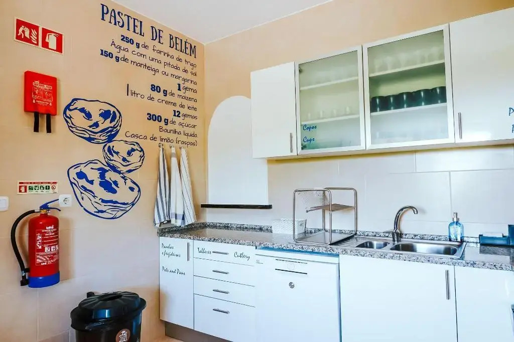 Help Yourself Hostels - Restelo