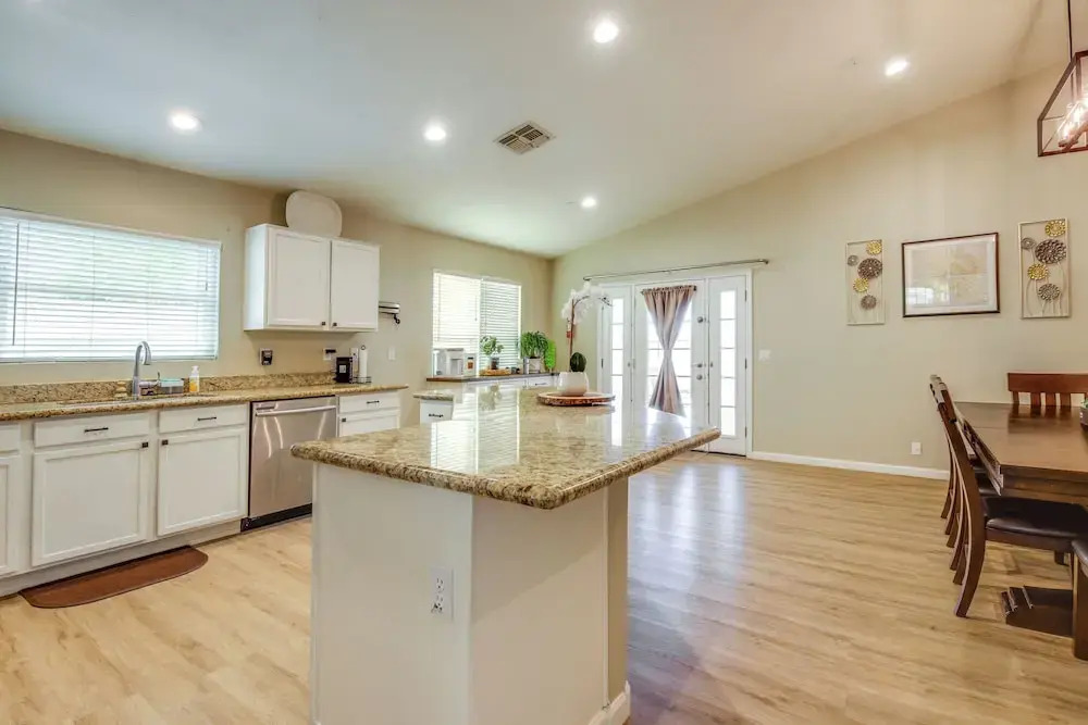 Fenced-in Pool & Patio: Gilbert Home!