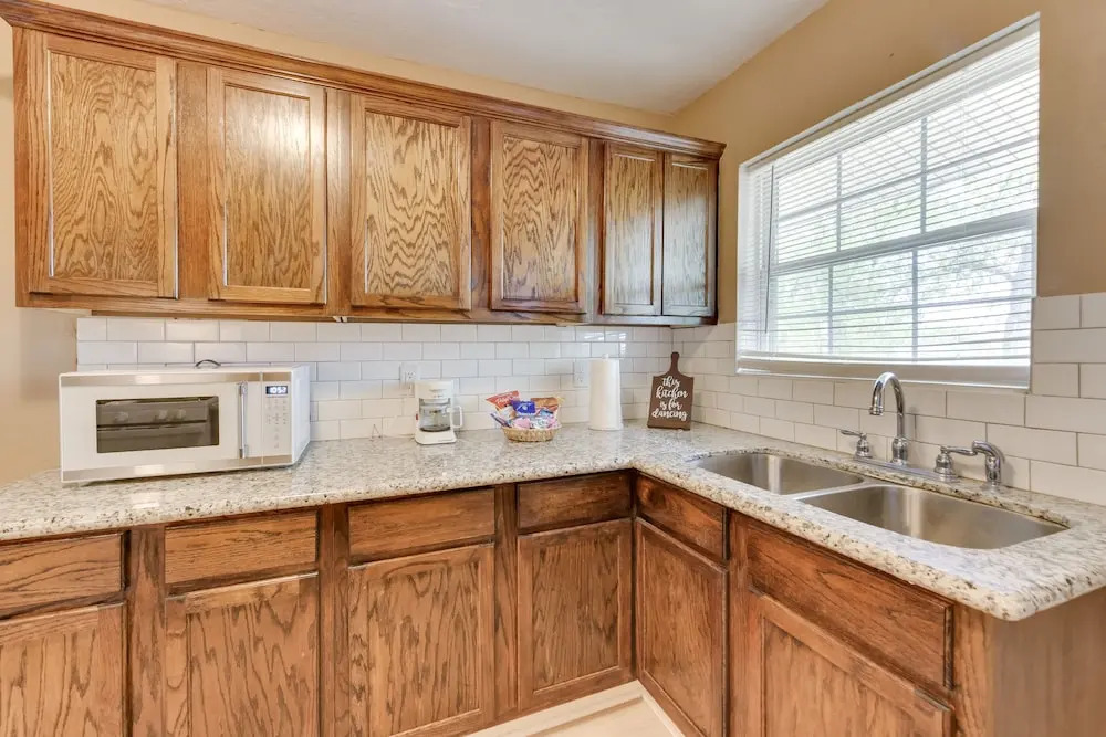 2 Mi to Downtown: Lake Charles Apartment