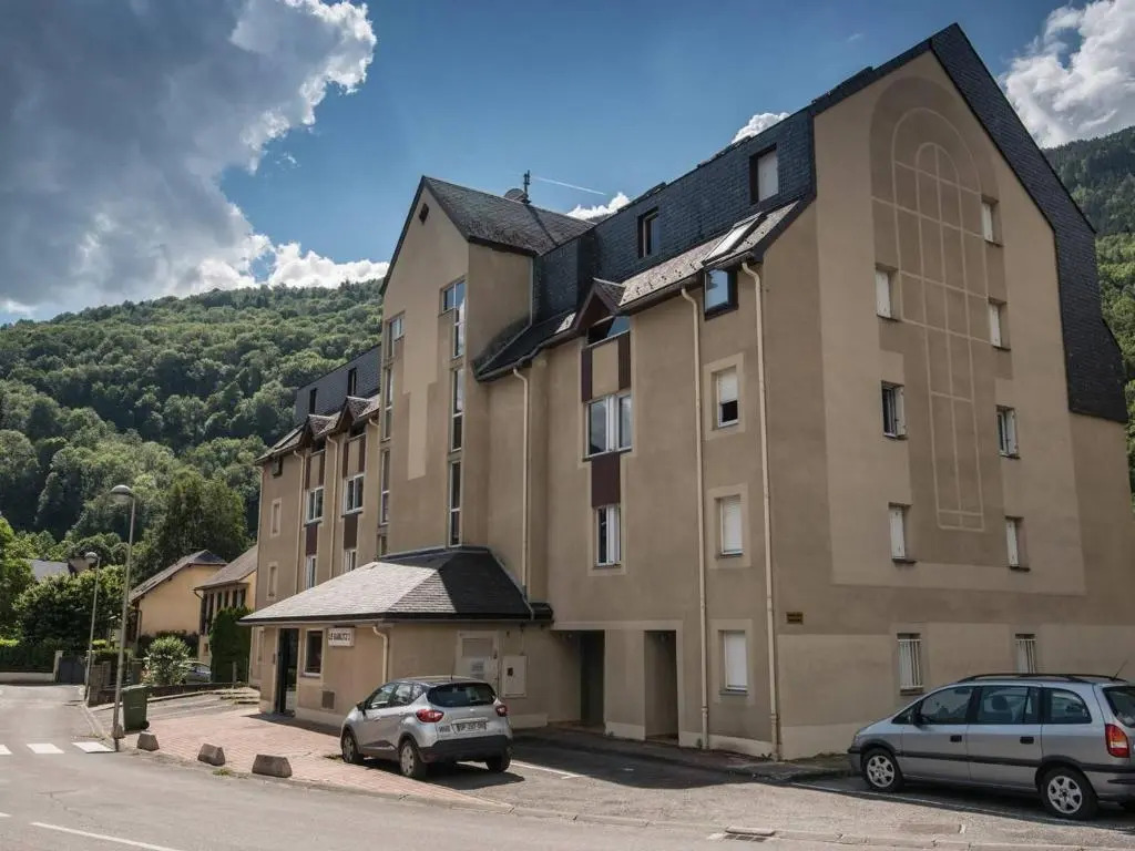 Appartement cosy avec balcon et parking à Saint-Lary - FR-1-296-138
