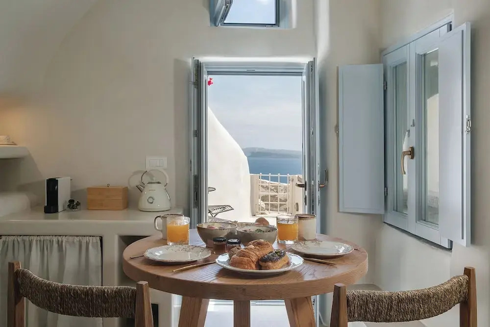 Lunar Sea Suite Hot-tub & Caldera View