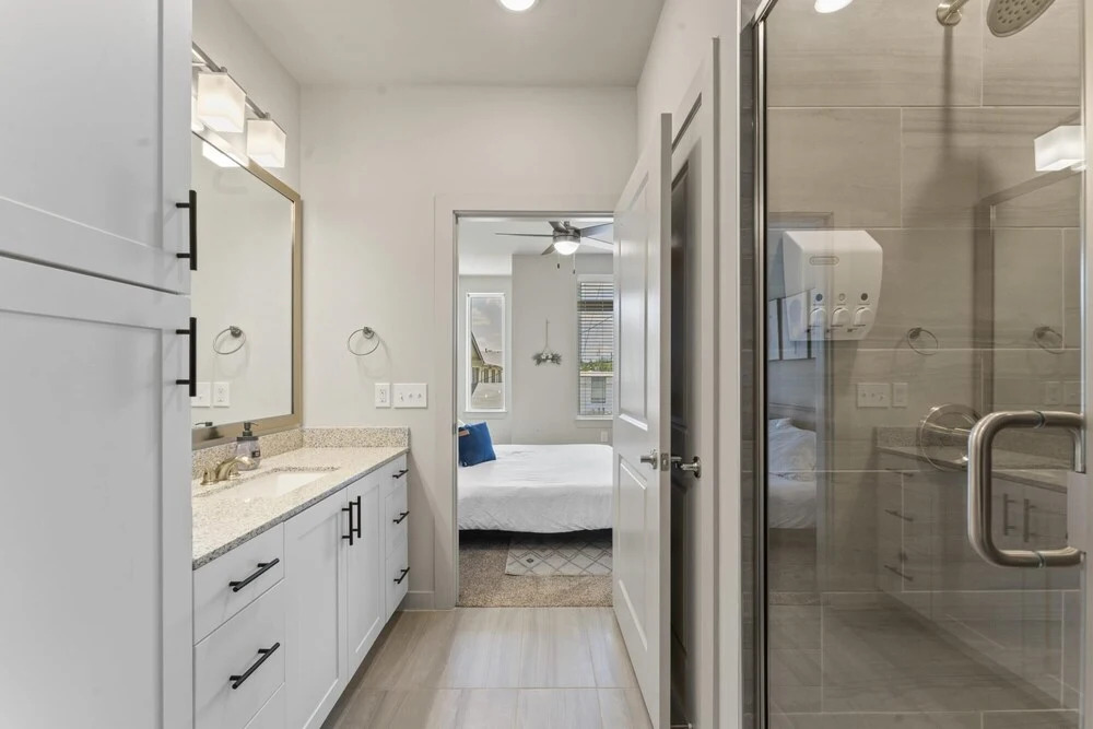 Prime Soco Cozy 1BR King Suite w Pool Parking