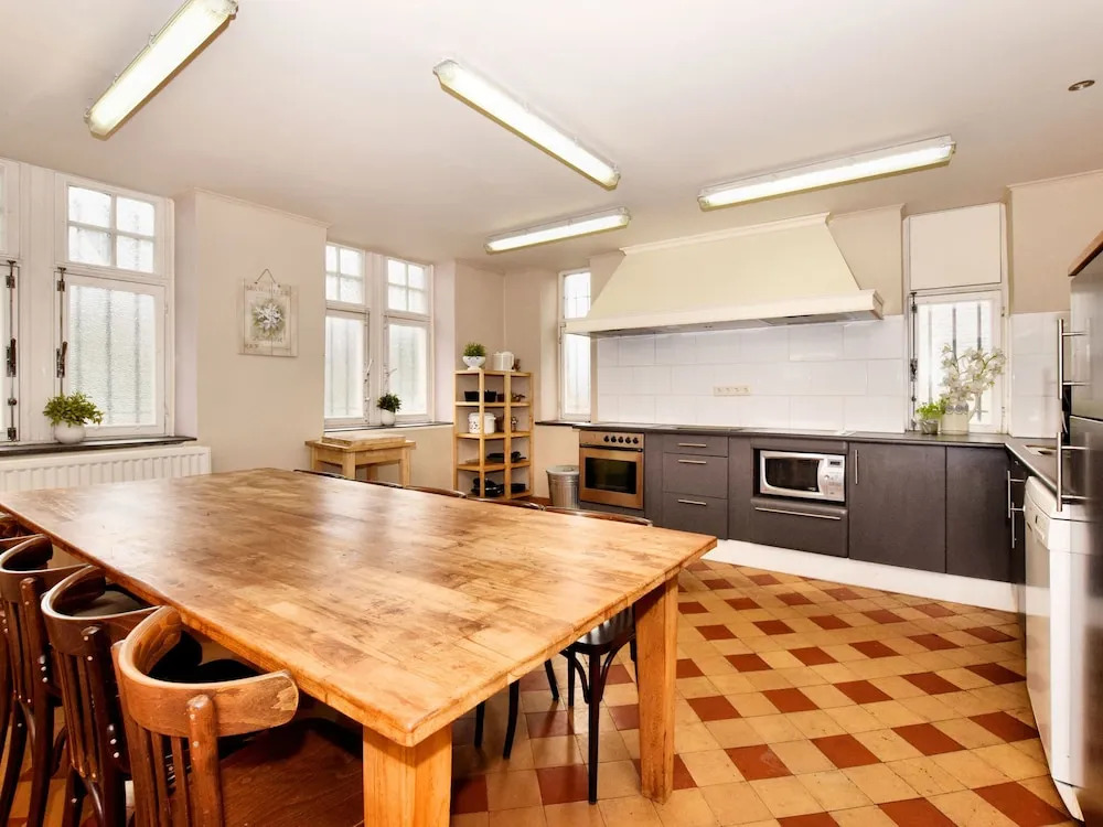 Beautiful, Authentic Group House With Modern Amenities in Mondain Spa