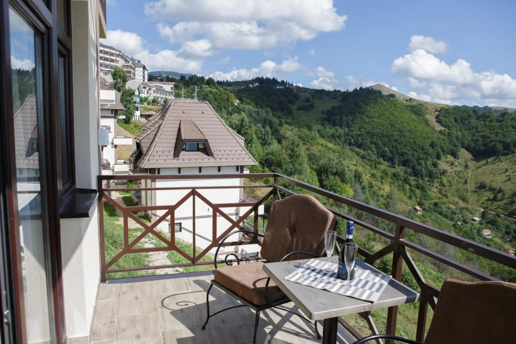 Dvori Sky View E13 Kopaonik - free private parking