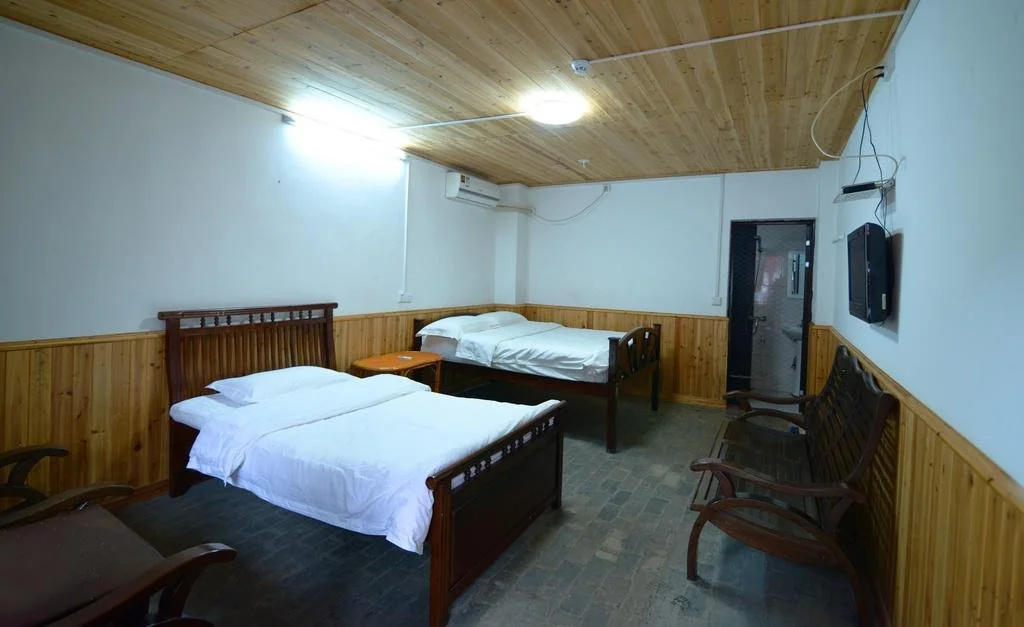 Yangshuo Dahuwai Camps Hotel