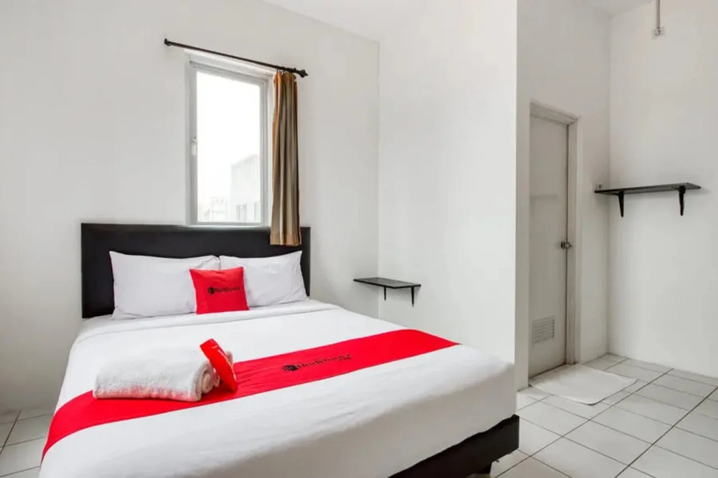RedDoorz near Pantai Ria Kenjeran