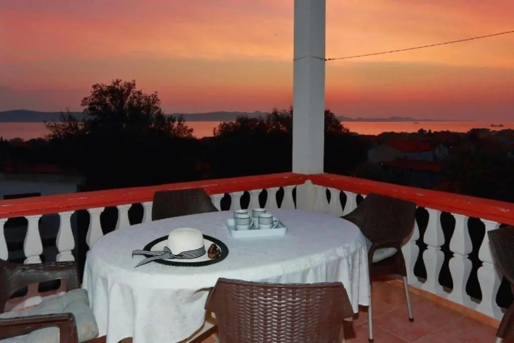 Apartments More - 300 m from beach