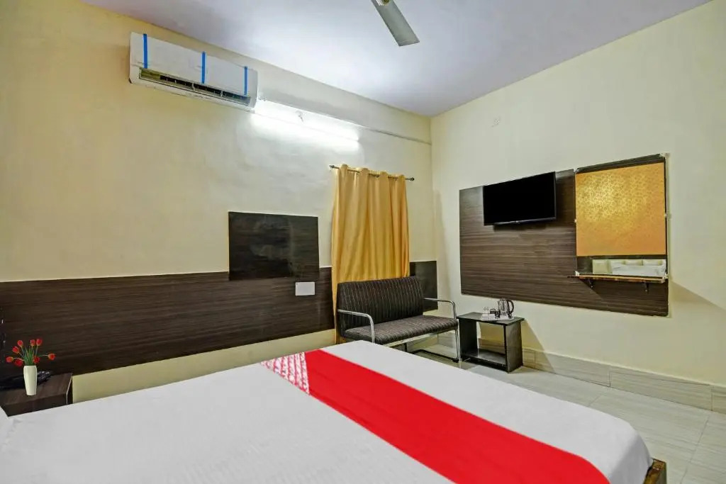 OYO 84859 Hotel Preet Palace