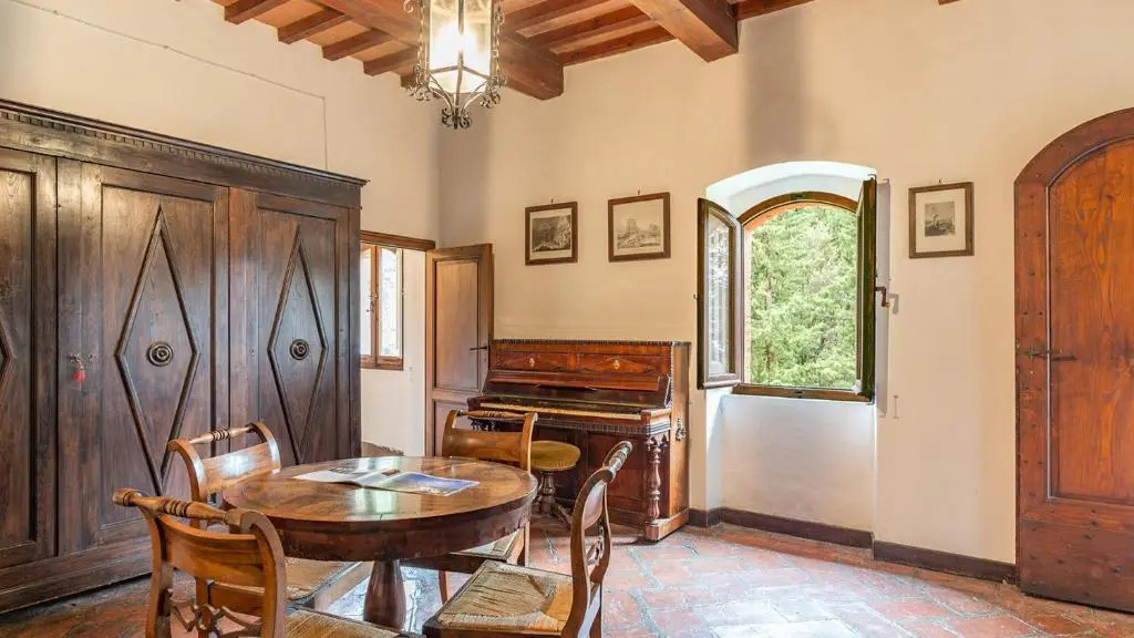 TORRE DI PACIANO 10&2, Emma Villas