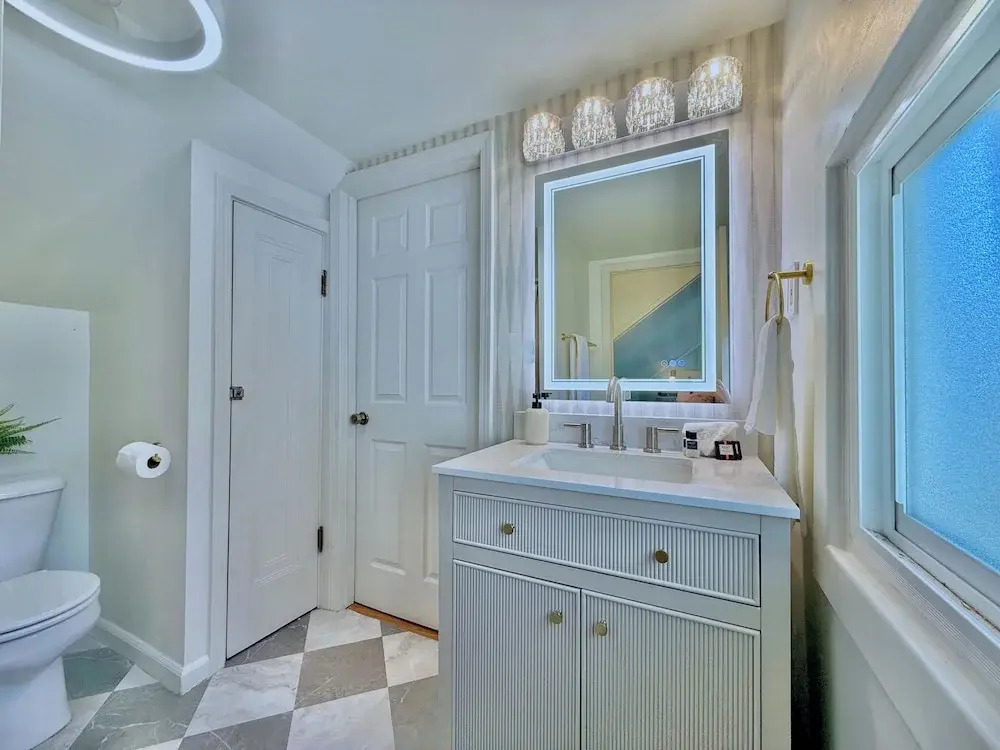 The Colonial Mt. Lebanon by Luxe PGH
