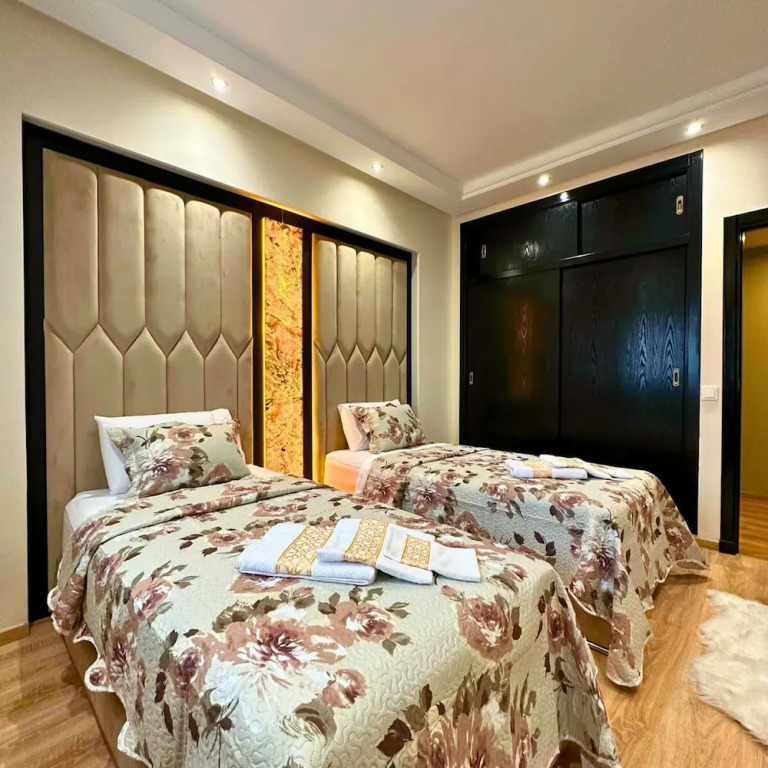 The Tropical Luxury 2BR City Centre Retreat