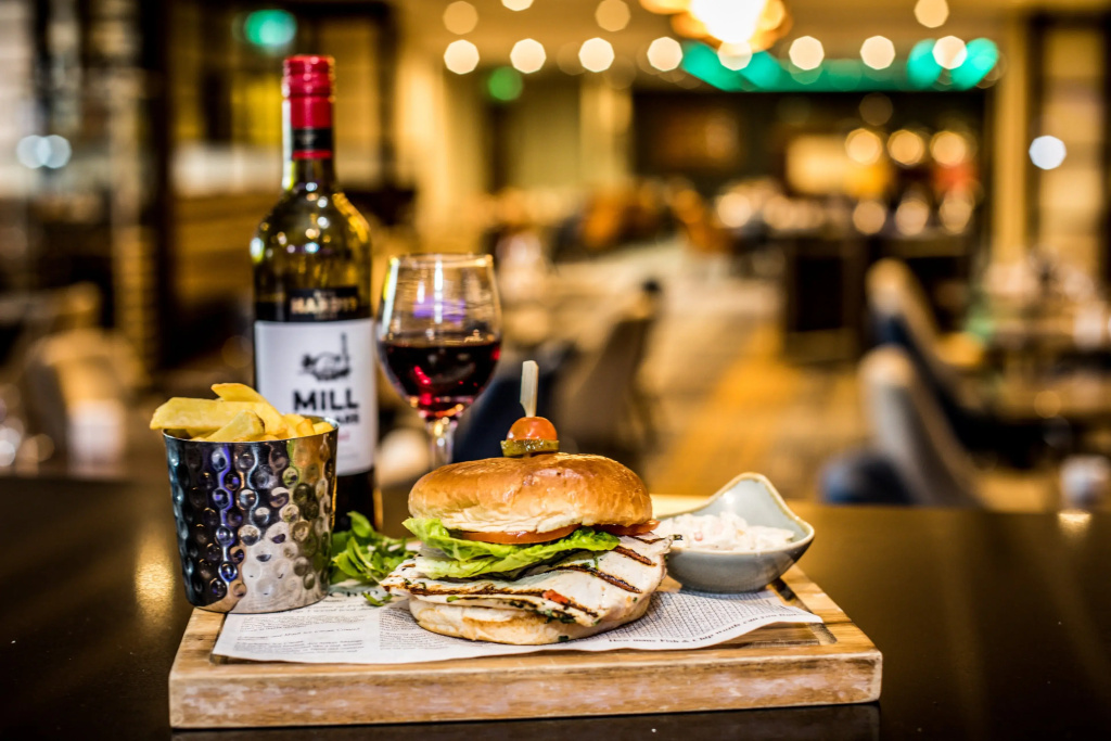 Crowne Plaza London - Gatwick Airport by IHG