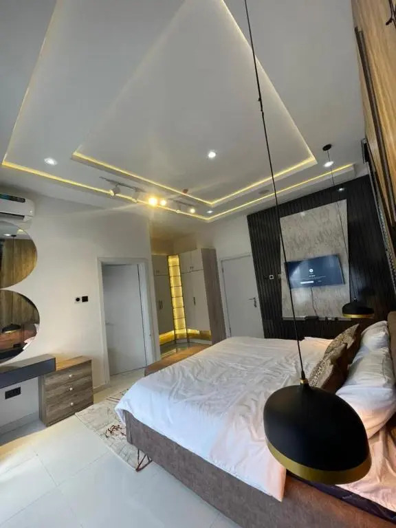 One Bedroom (En-suite) In a shared 4bedroom Terrace duplex with pool and gym