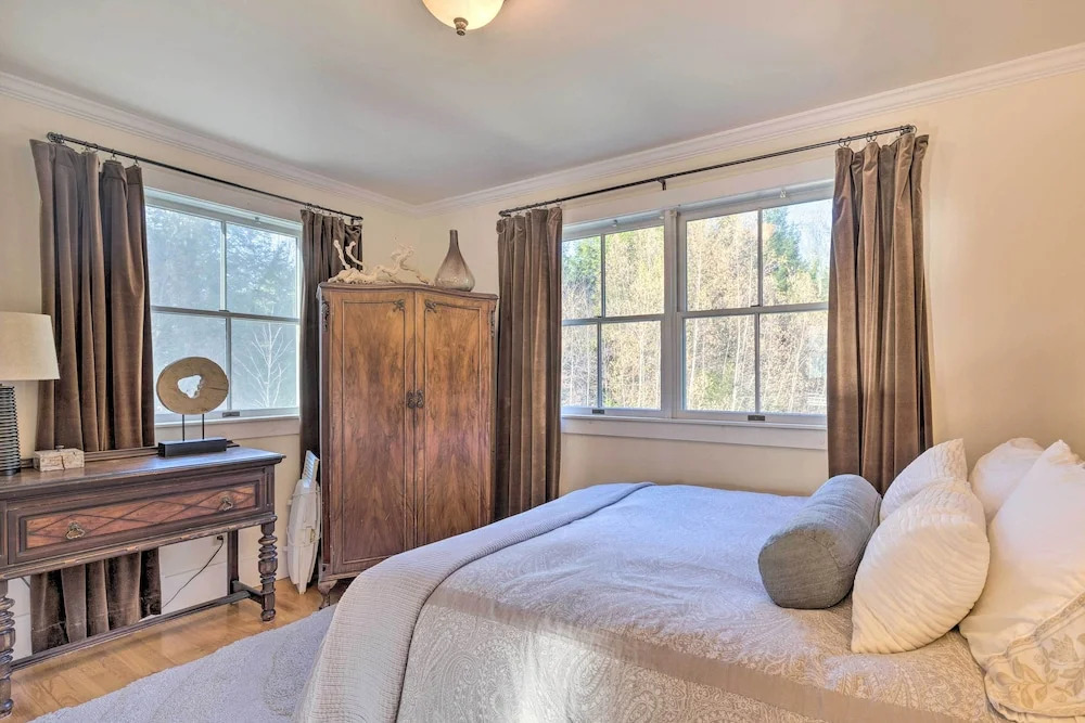 Private Home w/ Hot Tub Near Jay Peak Slopes