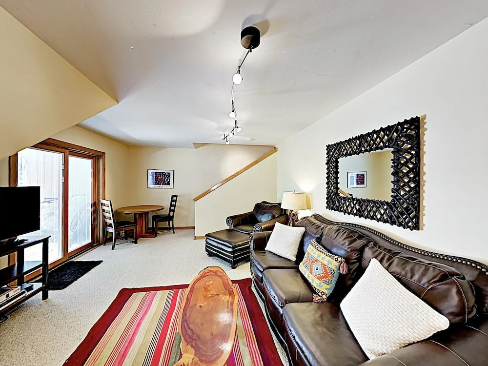 4501 Vail - 5 Br Duplex