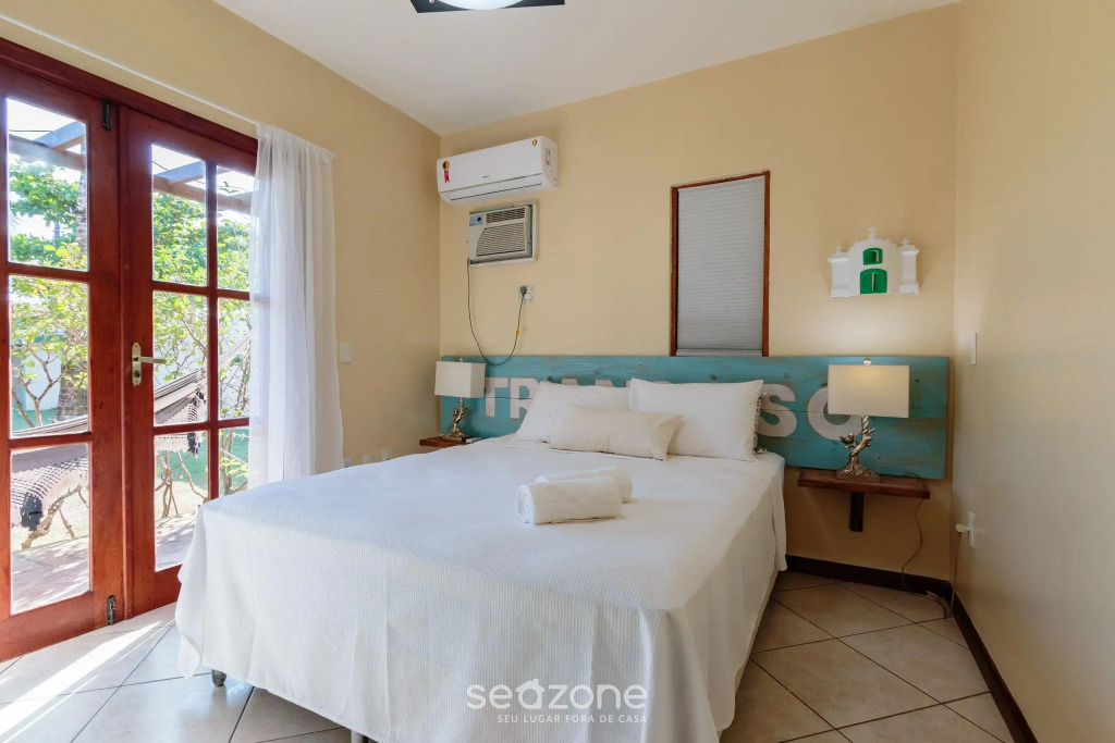 Linda Casa com piscina e churrasqueira URA0015