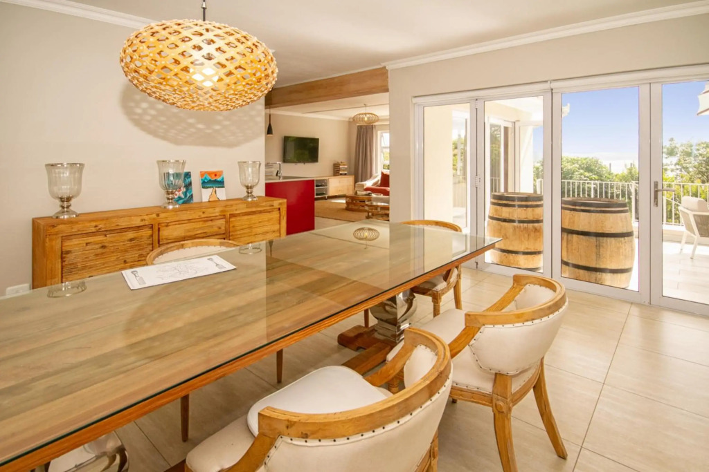 Luxury, modern double story beach house
