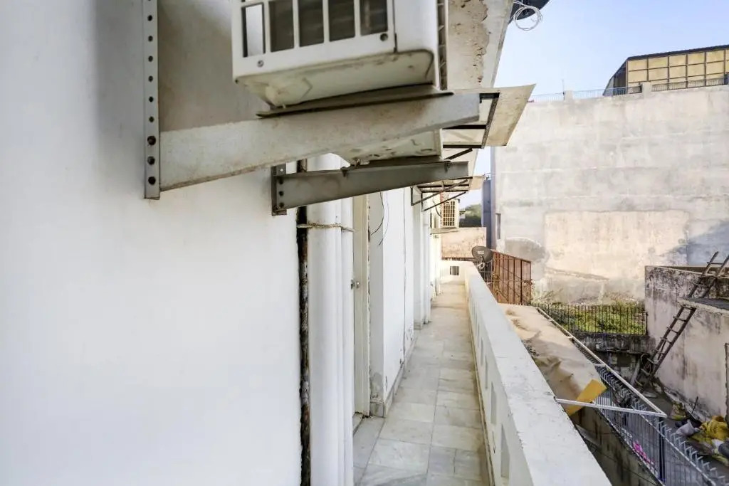 Collection O Sejal Residency