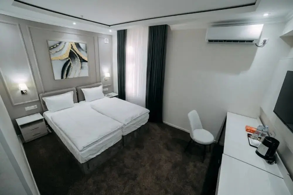 Central Plaza Hotel