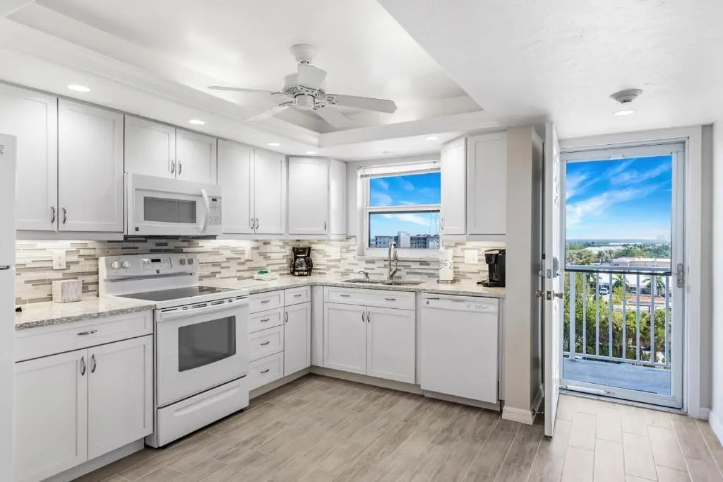 Terra Mar 706, 2 Bedroom, Sleeps 6, Beach Front, Heated Pool, Elevator