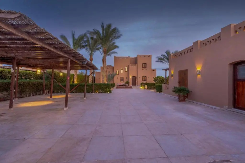 Chic 3BR Villa West Golf with Pool, Lagoon View & Guest House