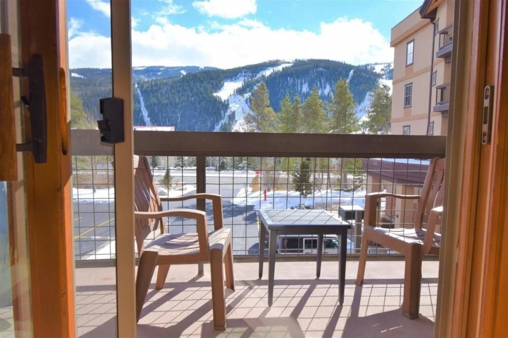212 Oro Grande 2 Bedroom Condo by Redawning