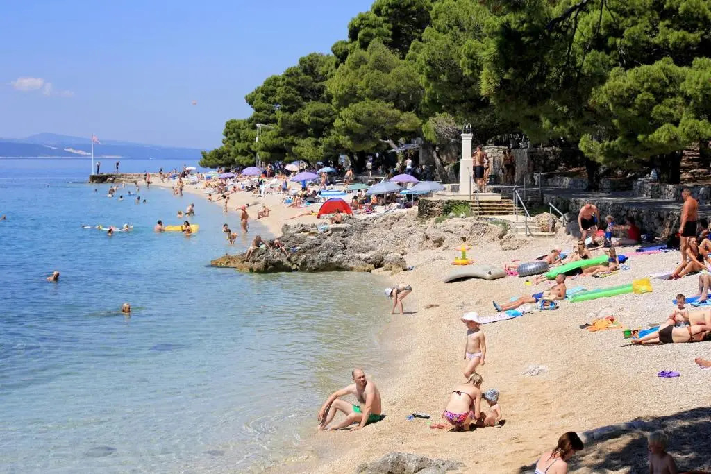 Apartments by the sea Brela, Makarska - 18814
