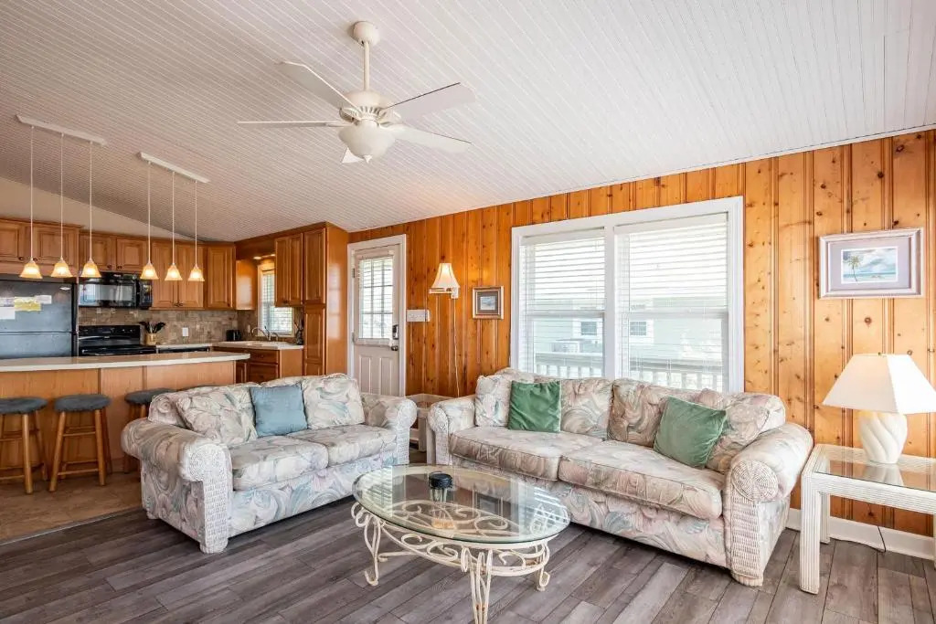 Windward Mark by Oak Island Accommodations