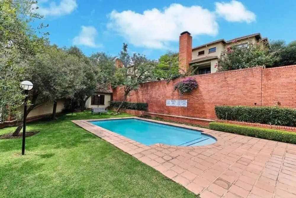Lovely 2 Bedroom Apartment Near Monte Casino