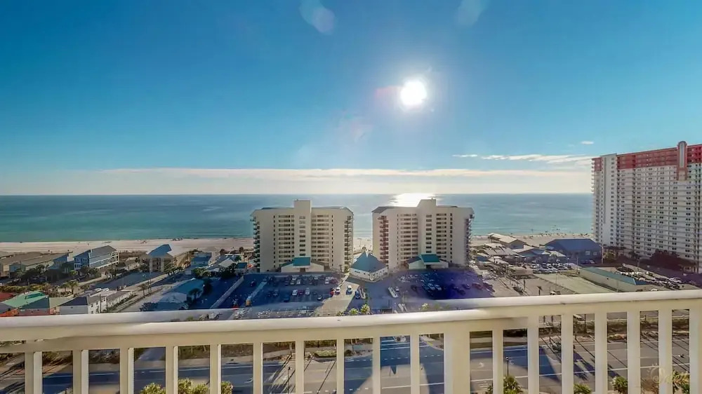 Laketown Wharf 2135