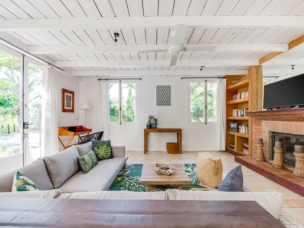 Secluded Holiday Home in La Croix Valmer Near Seabeac