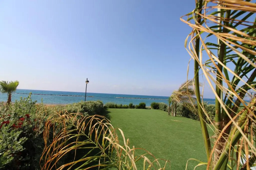 42 Beach Coast Apartment