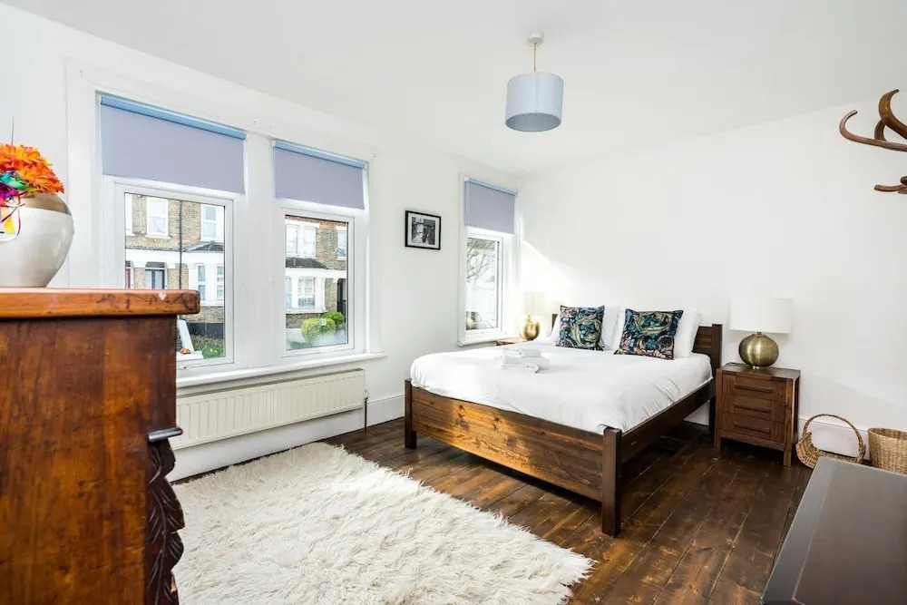 NEW Super 3BD Family Home Stunning London Views