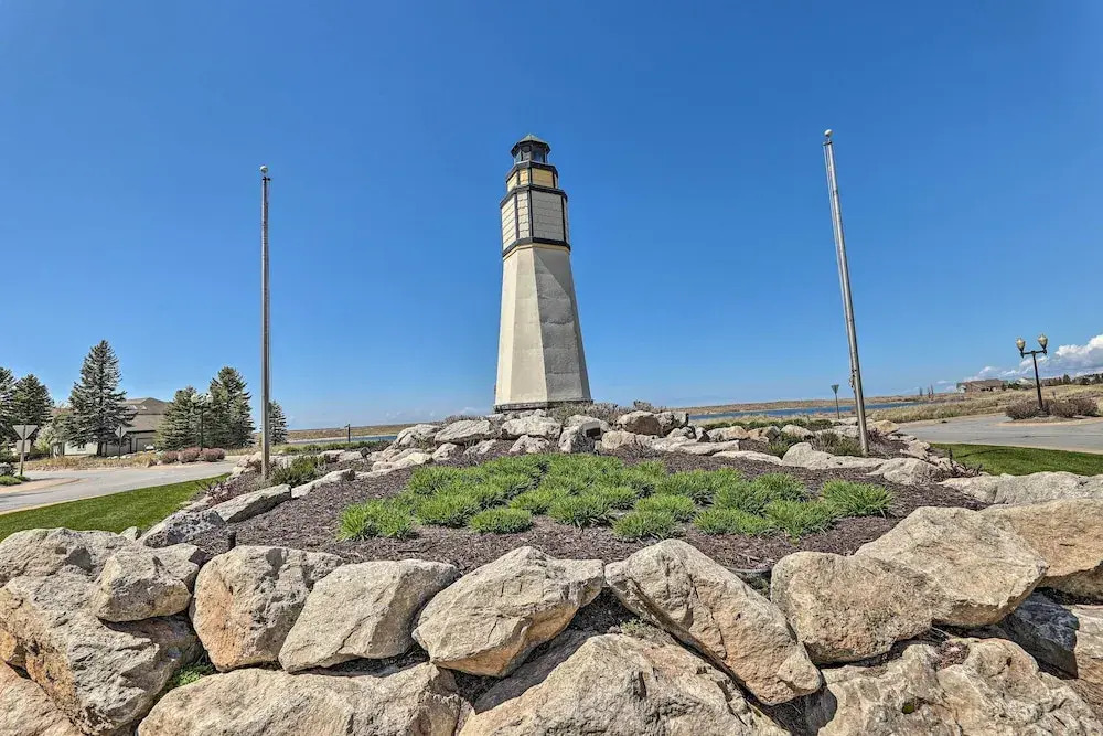 Bright Manistee Condo w/ Beach + Pool Access!