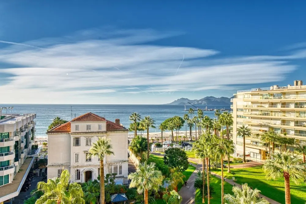 Amazing Sea View Apt w/ Balcony Near Palais